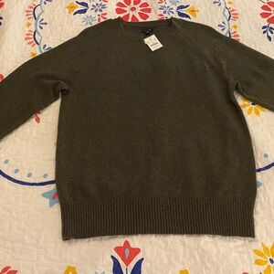 J Crew, NWT, Men’s hunter green sweater, size Medium